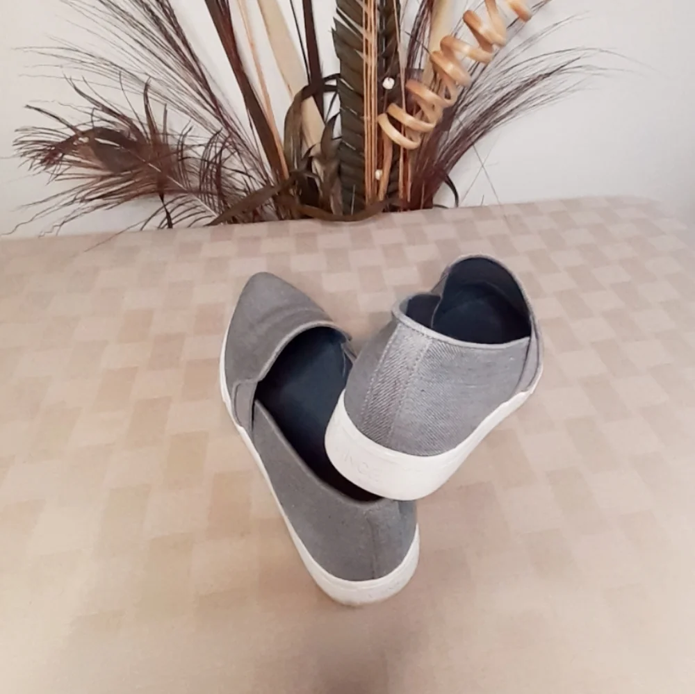 Vince Pierce Denim Pointed Toe Slip On Sne…